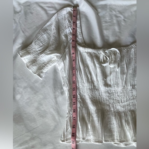 H&M Puff-Sleeved Peplum Blouse - Picture 7 of 7